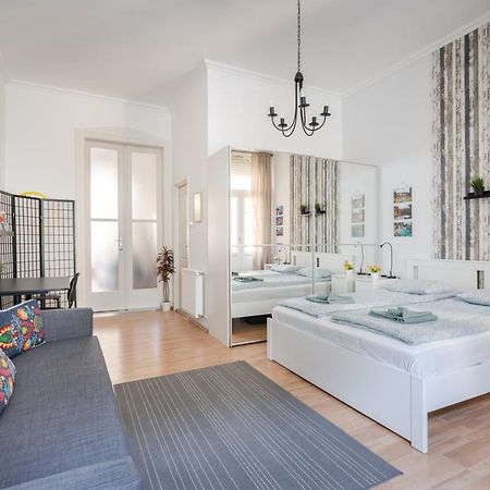 K10 - Kazinczy Street Heritage Suite - Best Location By Bqa Budapest Eksteriør bilde