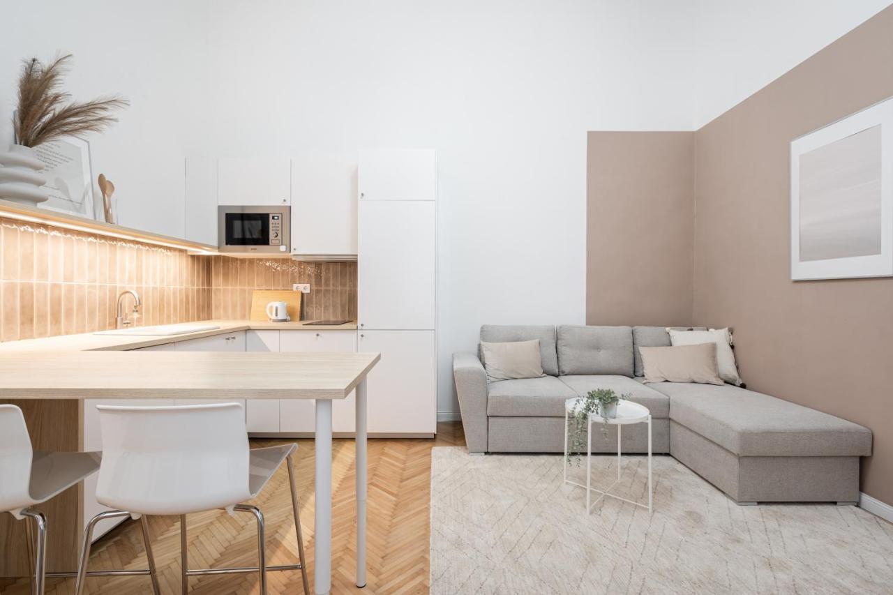 K10 - Kazinczy Street Heritage Suite - Best Location By Bqa Budapest Eksteriør bilde
