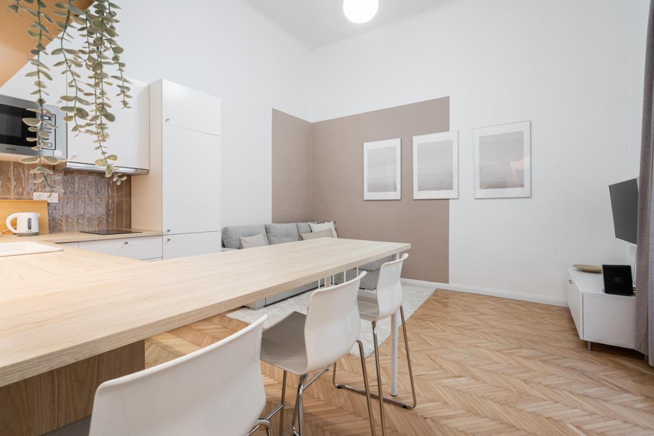 K10 - Kazinczy Street Heritage Suite - Best Location By Bqa Budapest Eksteriør bilde